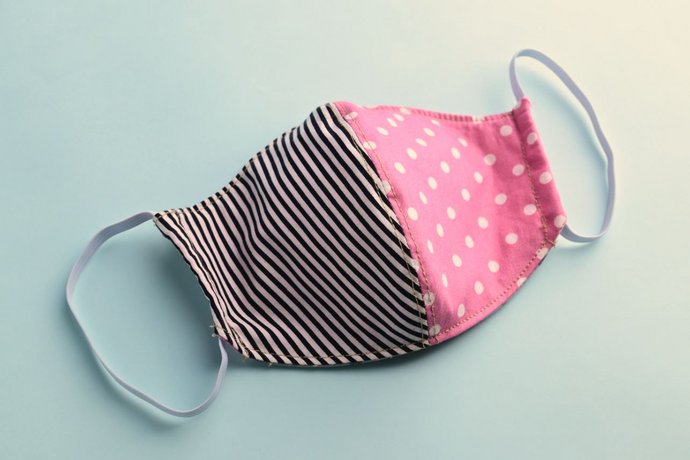 ©Sutichak - stock.adobe.com Selbstgenähte Schutzmaske.